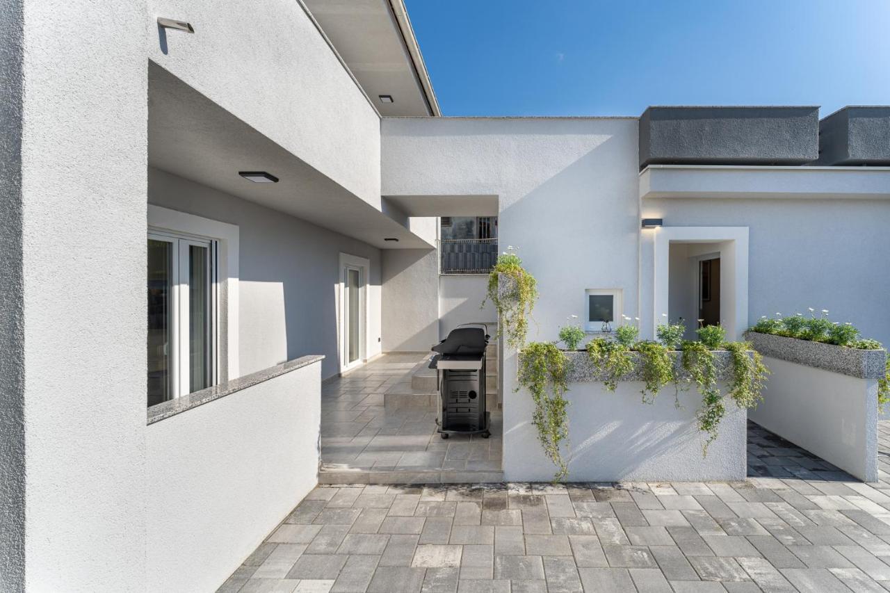 Villa Sogi Biograd Na Moru Exteriör bild